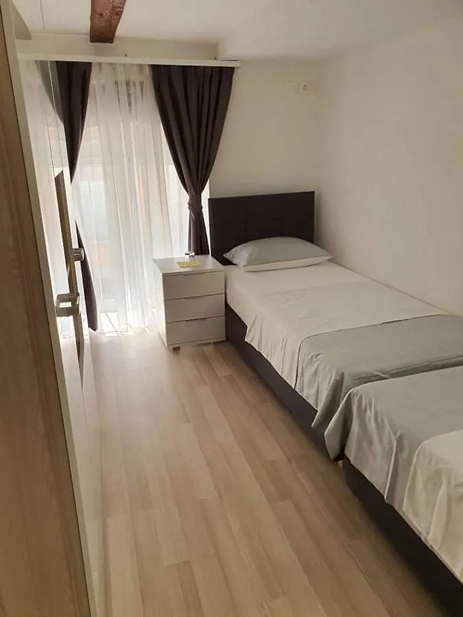 Aldi 4 Apartment Pula