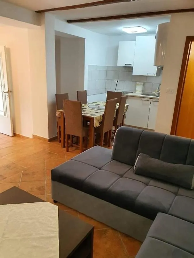 Aldi 4 Apartment Pula