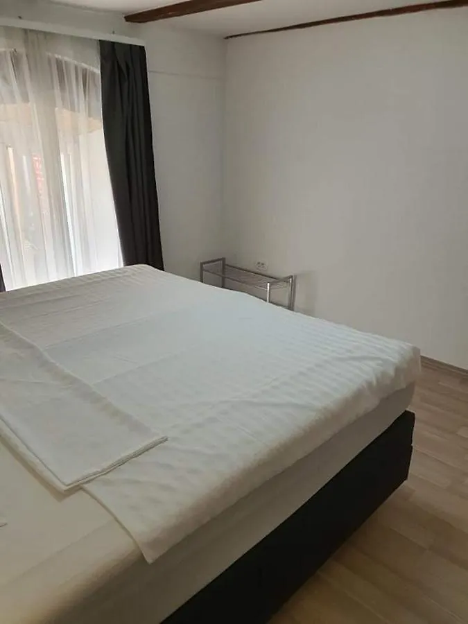 Aldi 4 Apartment Pula 0*,